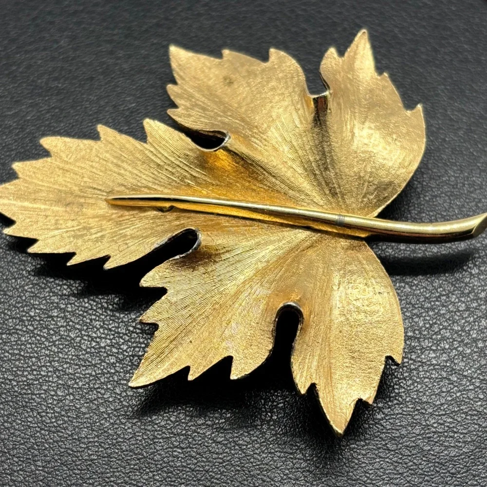 Boucher Maple Leaf Brooch Women Gold Tone Textured Vintage Signed 2080 Pin